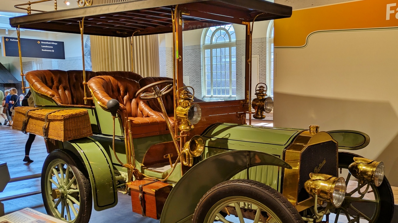 1904 Packard Model L Among First with Room for Family