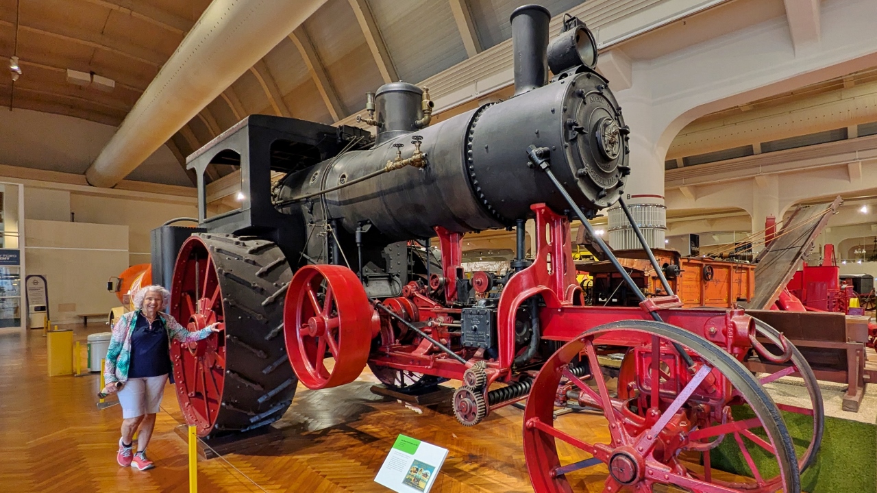 Huge Self Propelled Avery Steam Traction Engine circa 1916