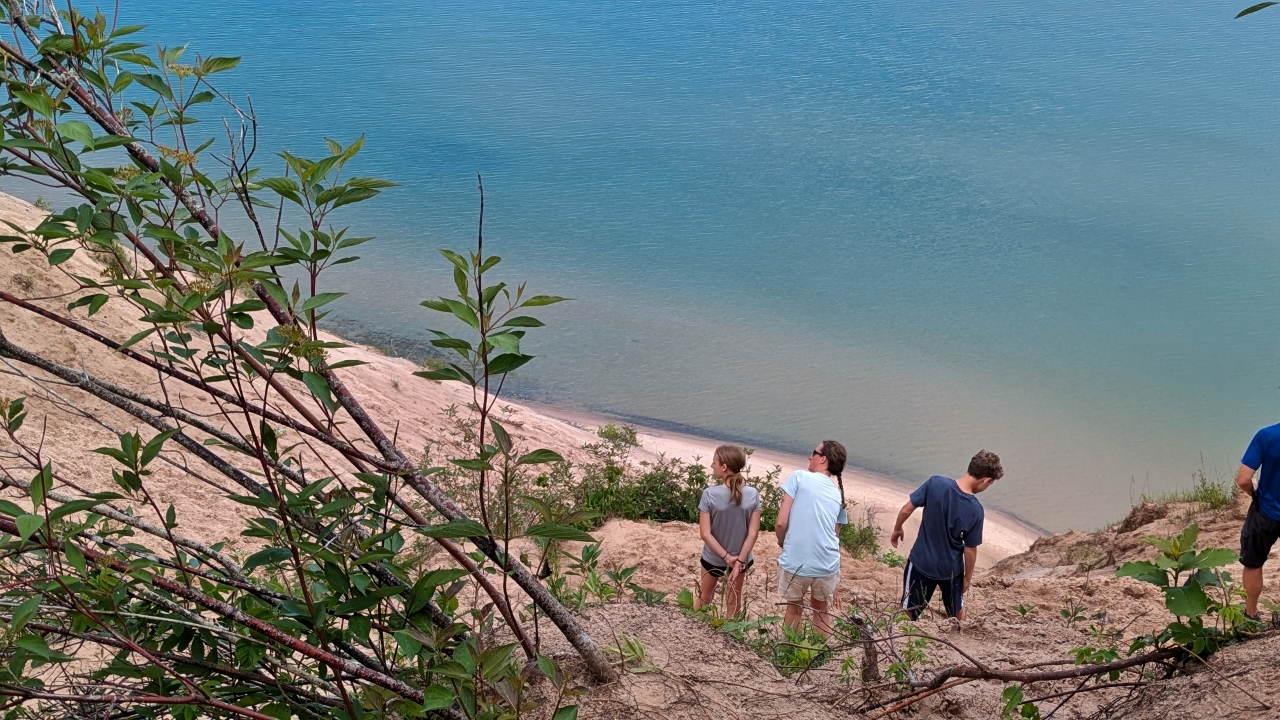 Change in Viewpoint Lets You See Beach 175 Feet Below