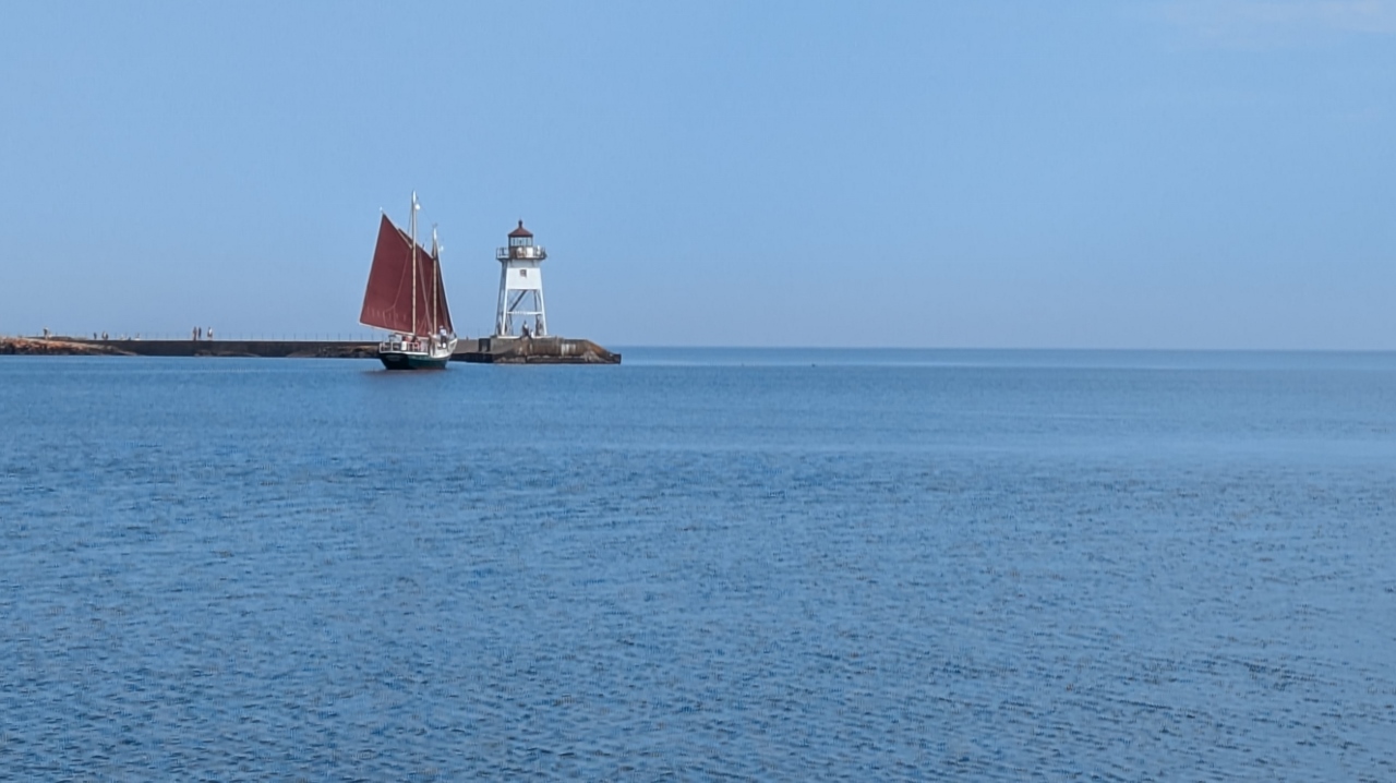 Gaff Rigged Schooner Does Day Charters