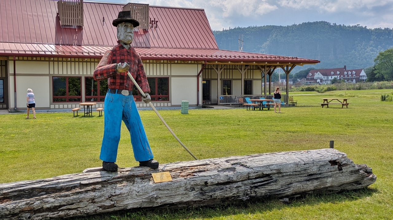 Commemorative Carving of Red Rock Log-Rider