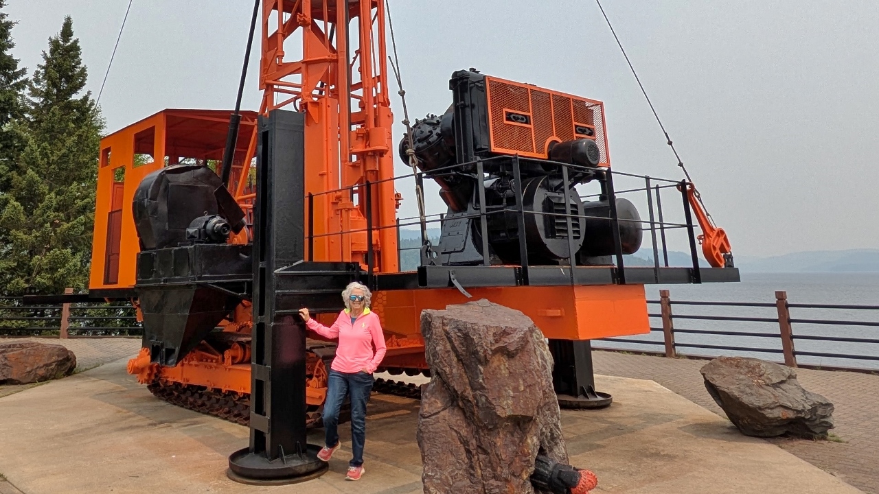 Sandy Stands by "Joy Super Heavyweight Champion Rotary Blast Hole Drill"