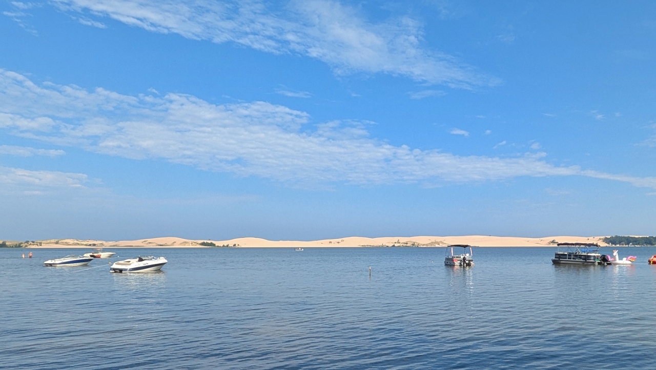 Dunes Dominate Far Side of Silver Lake