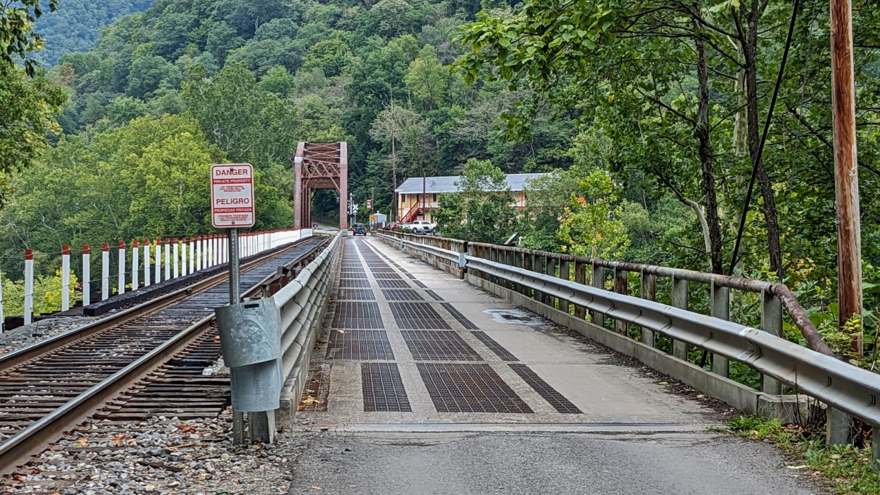 Combination Railroad Single Lane Auto Bridge into Thurmond
