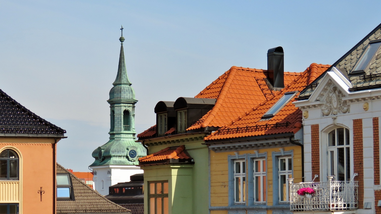 Roofs Illustrate Use of Color and Elaborate Architecture