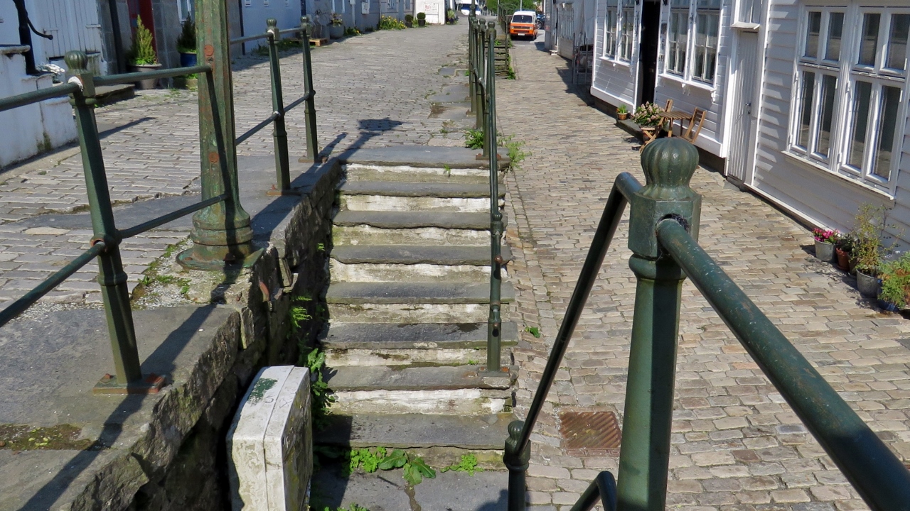 Parallel Walkways Need Stairs to Cross from Side-to-Side