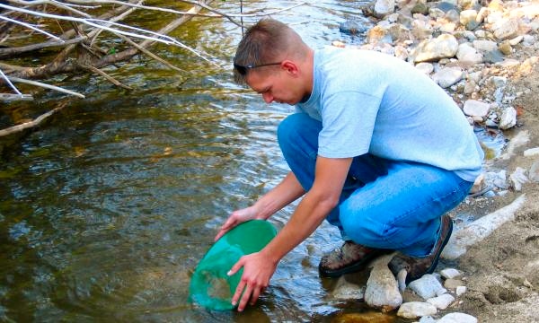 Dustin Tries His Hand At Panning For Gold